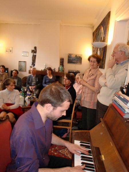 eloi_au_piano_(480x640).jpg